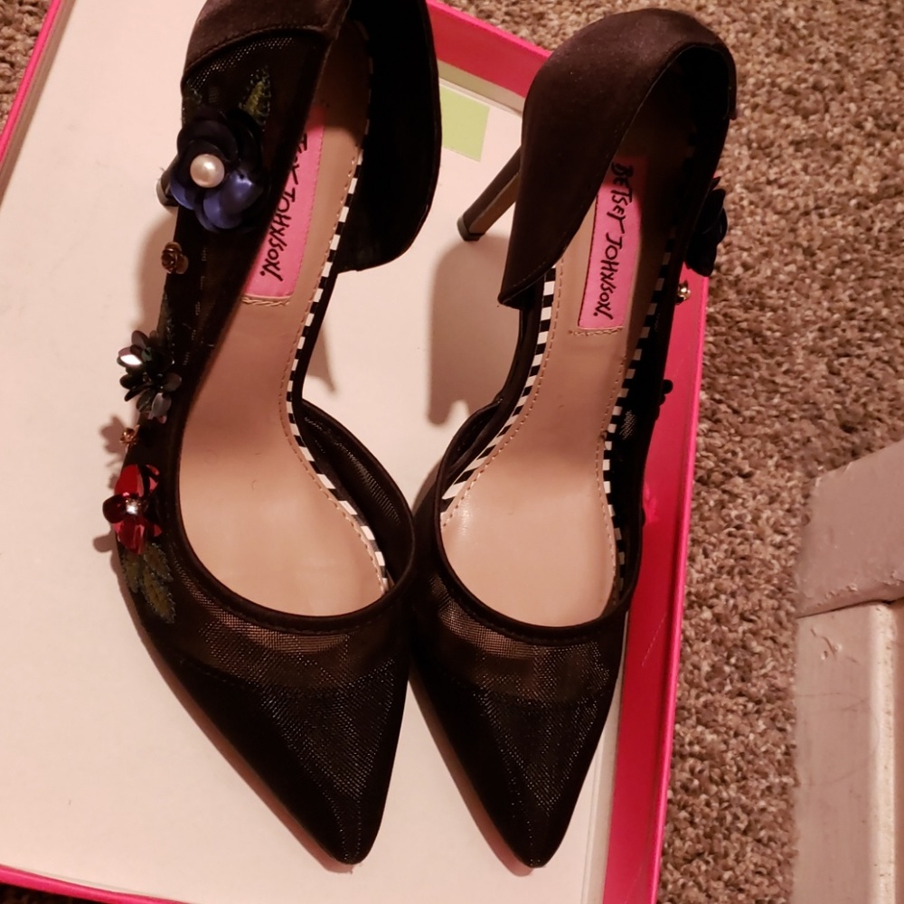 Betsy johnson pumps 5.5